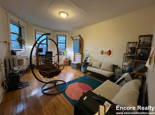 376 Riverway APT 9, Boston, MA 02115