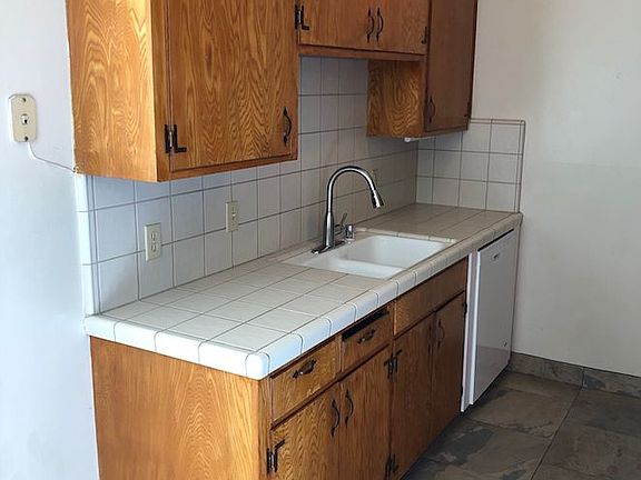 4th image of 184 Carlton Ave APT 2