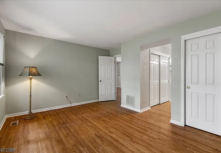 10 Exeter Rd — Photo 13