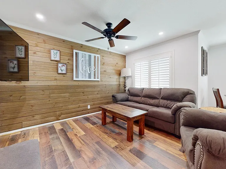 729 Portwalk Pl — Photo 3