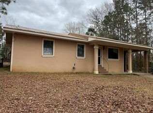 105 Lake Dr, Poplarville, MS 39470