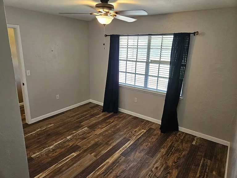 641 W Beam Ave — Photo 11