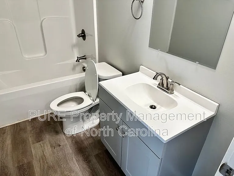 708 Union St S — Photo 26
