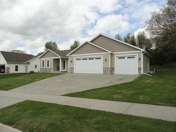 3rd image of 525 Eagle Ridge Ln
