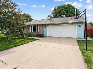 707 Desplaine Rd, De Pere, WI 54115