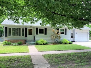 111 N 9th St, Clear Lake, IA 50428