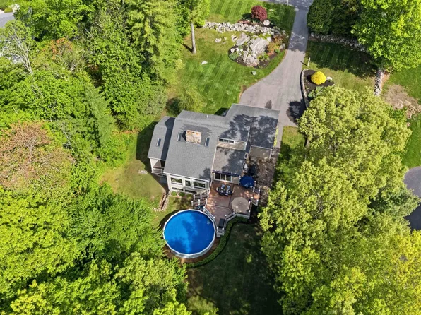 56 Corinthian Drive, Salem, NH 03079
