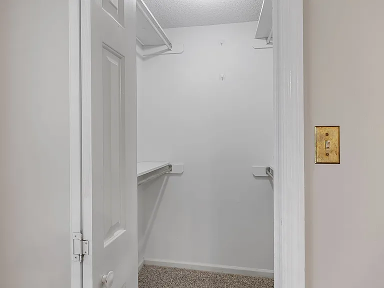 300 Davis Rd — Photo 14