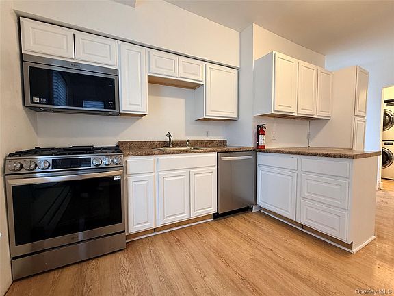 5th image of 35 East Ave Unit 1