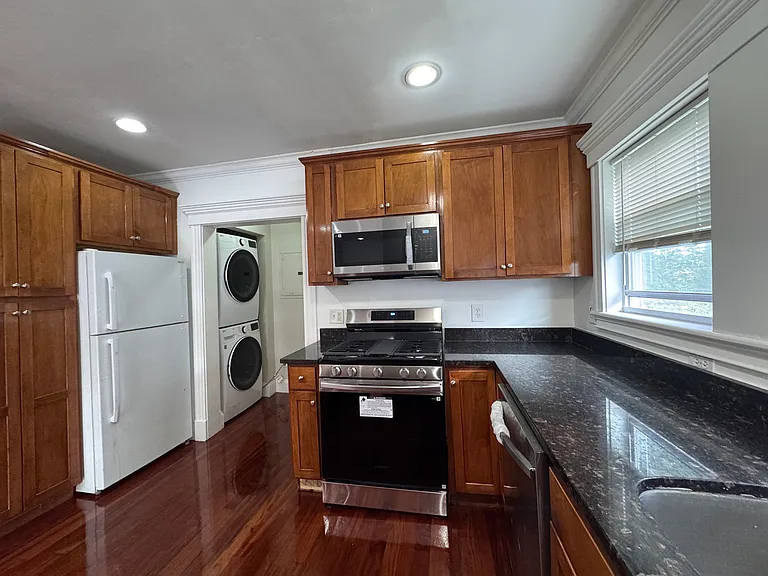 10 Woodfield St — Photo 4