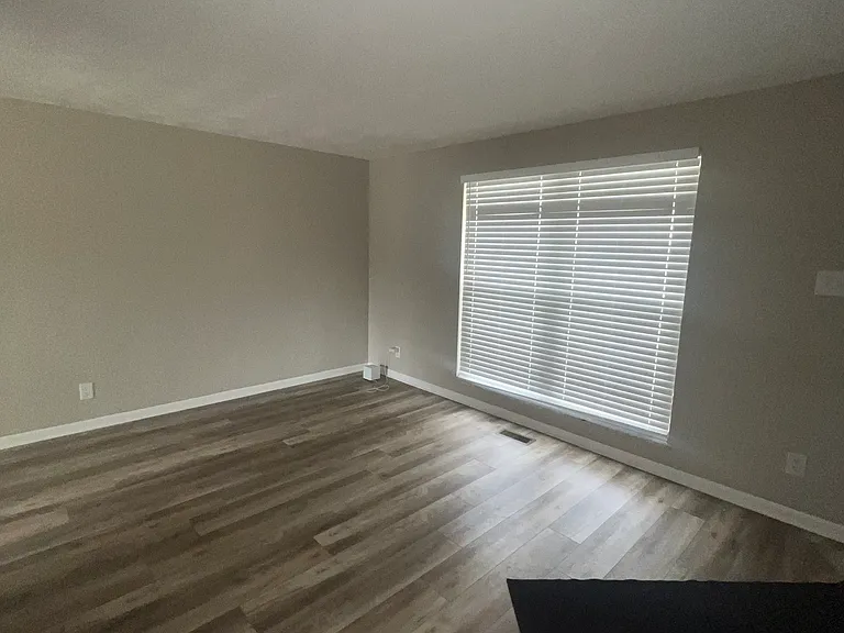 408 Banbury Dr — Photo 16