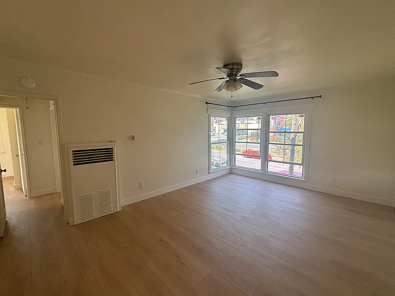 1021 1/2 S Glenoaks Blvd #1021-1/2 — Photo 3