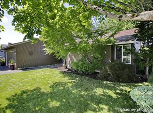 1207 SW 25th St, Troutdale, OR 97060