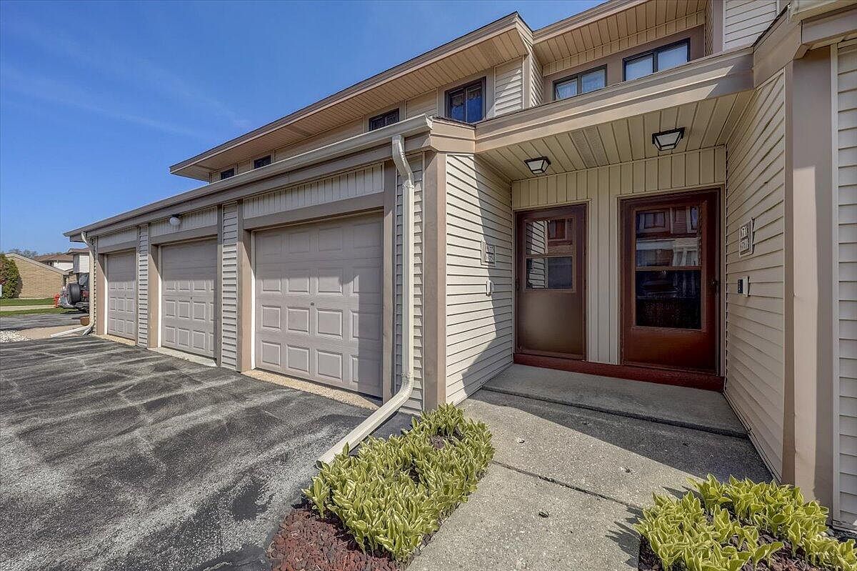 W177N9759 Riversbend CIRCLE EAST East, Germantown, WI 53022 Zillow