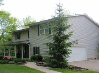 19176 Brookfield Rd, Chagrin Falls, OH 44023