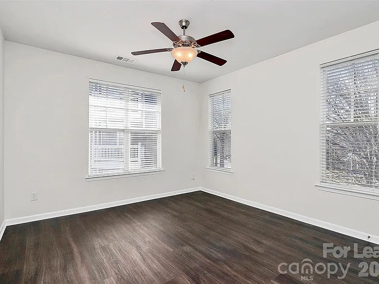 1654 Walnut View Dr — Photo 16