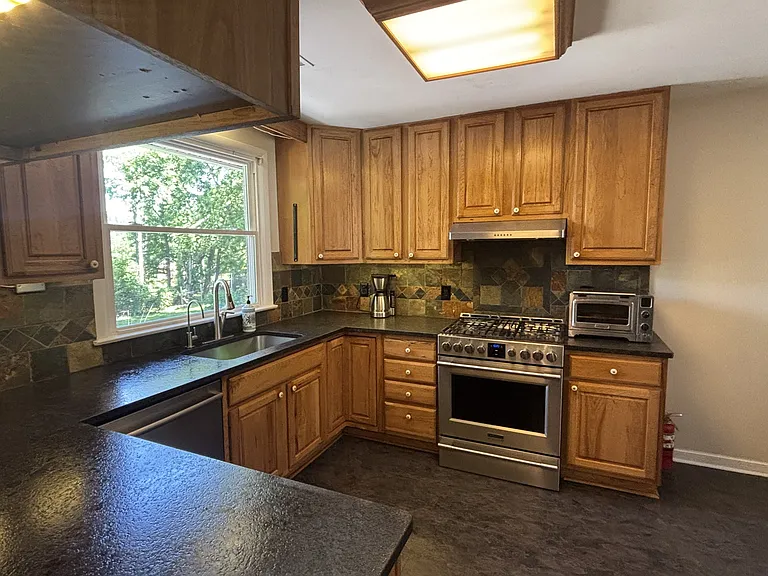 3048 Edgemont Dr — Photo 5