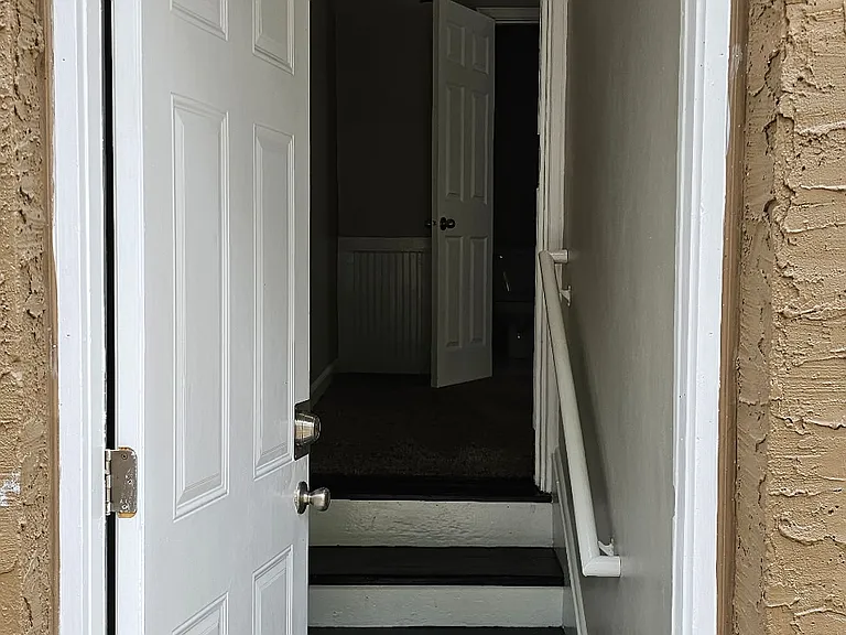 559 Charles Ave #1 — Photo 8