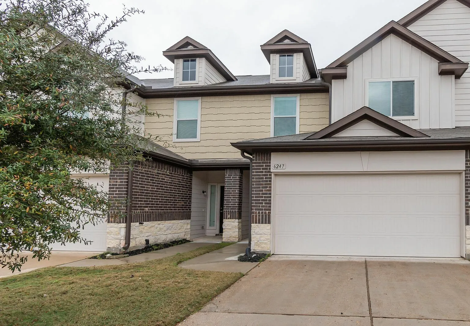 Brenwood Circle Townhomes — Photo 1