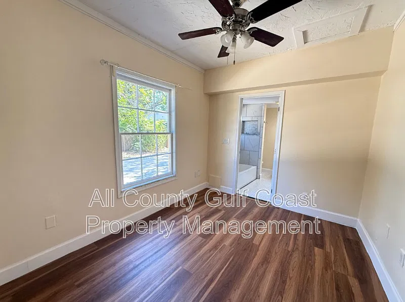 3 bed, 2.0 bath, 987 sqft, $2,295 — Photo 4