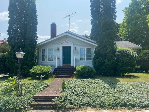 210 E Gilson St, Edmore, MI 48829