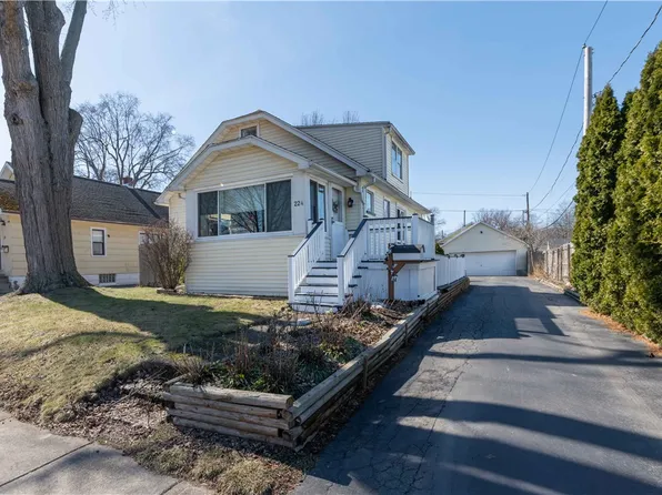 224 Conrad Dr, Rochester, NY 14616