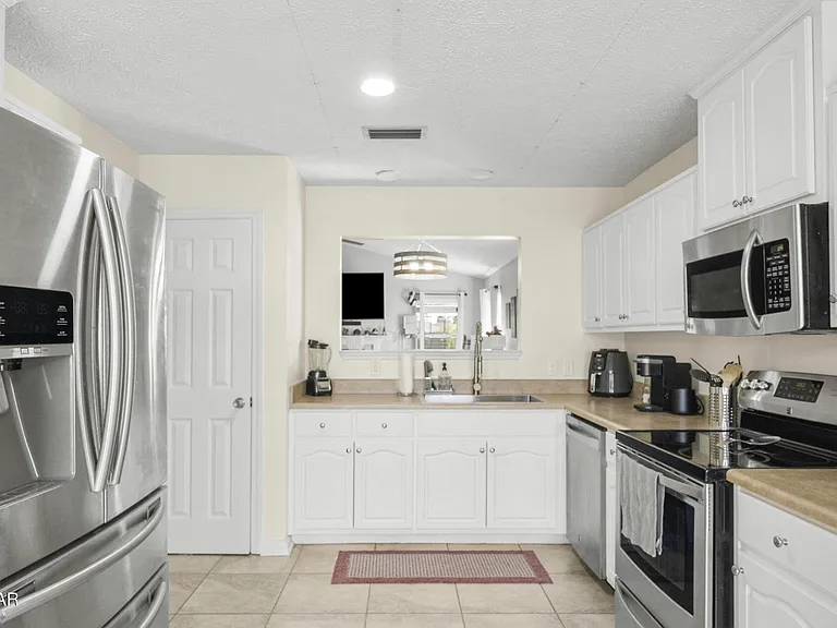 1720 Everitt Ave — Photo 4