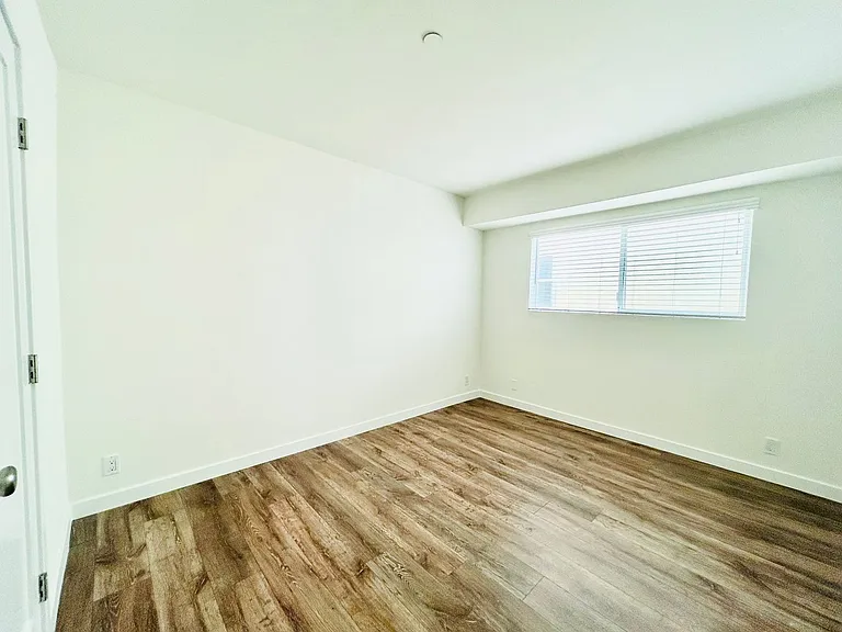 2504 Pacific Ave — Photo 16