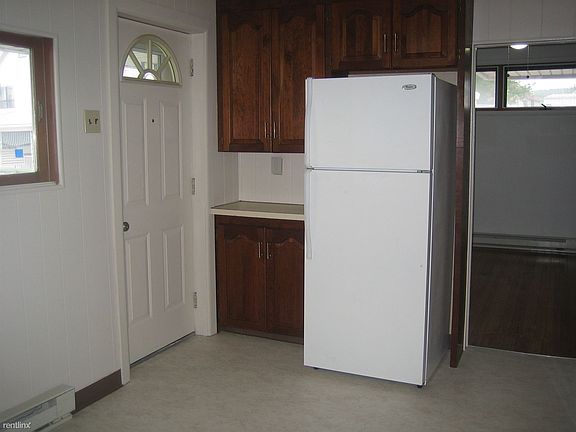 Eat-In Kitchen w/ Lighted Ceiling Fan..... IMG_5082[1]
