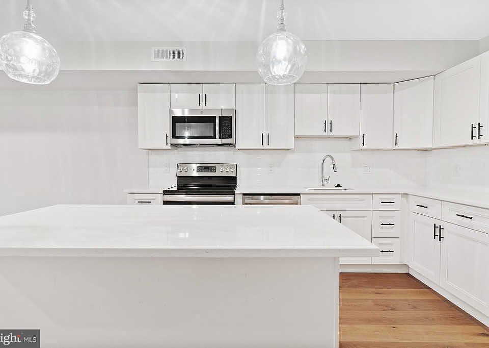 1st image of 716 N 19th St