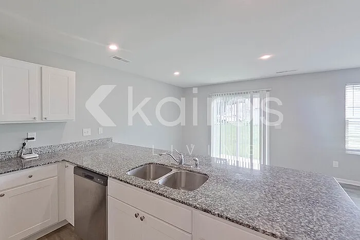 105 Kyles Dr — Photo 10