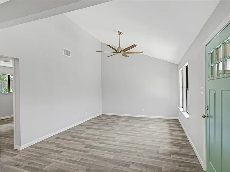 505 Old West Dr #B — Photo 5