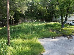1016 Suntree Pl, Kansas City, KS 66103