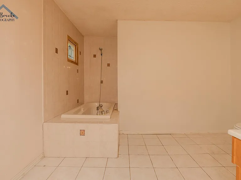 502 Marconi St — Photo 23