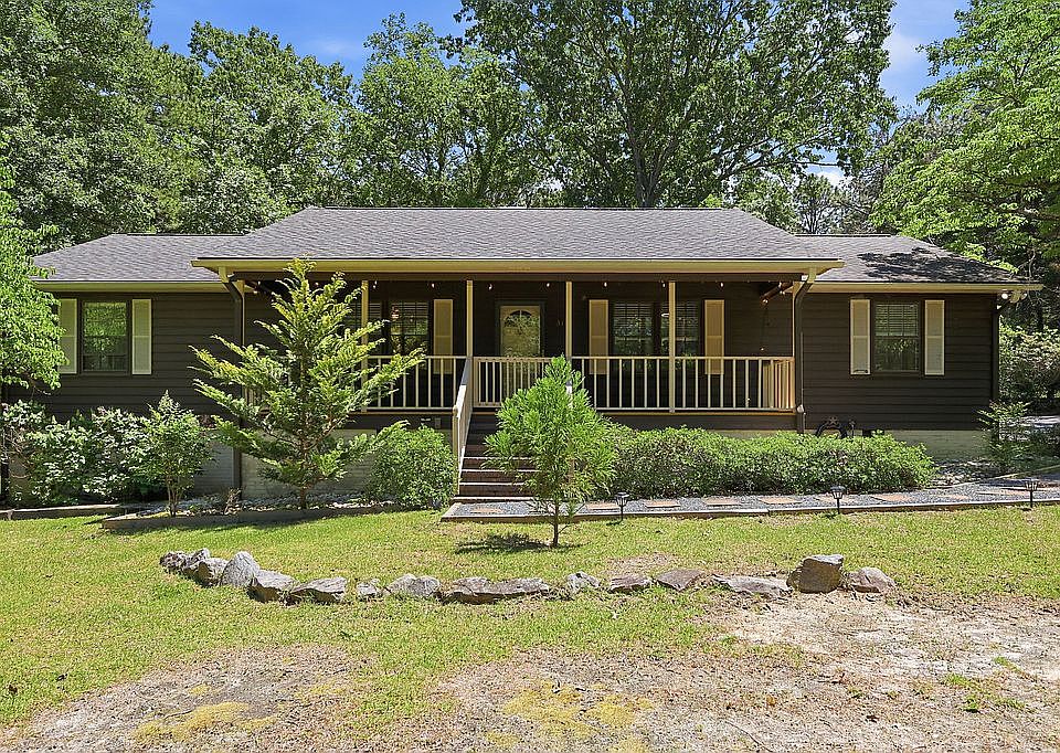 1st image of 310 Stornoway Dr