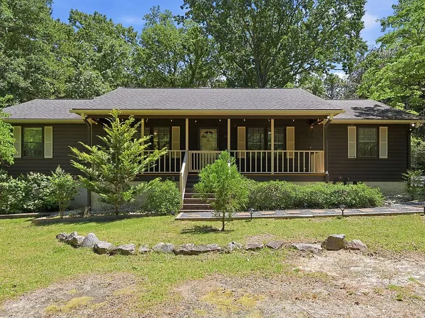 310 Stornoway Dr, Southern Pines, NC 28387