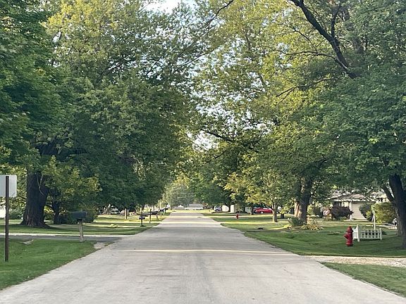 4th image of 1222 Park Dr