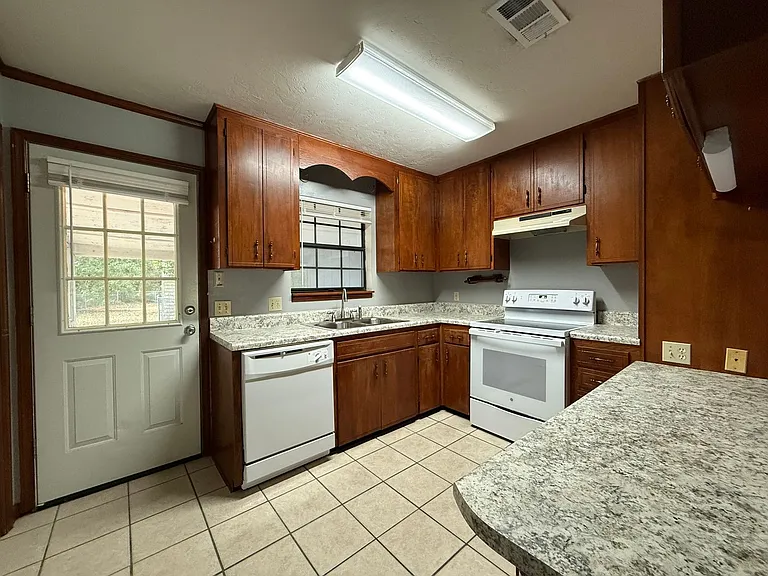 4000 Brewster Rd #A — Photo 3