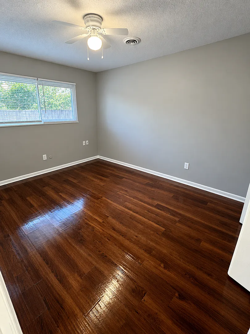 125 Arcola — Photo 3