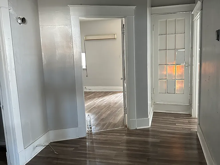 1253 Thomas St — Photo 6