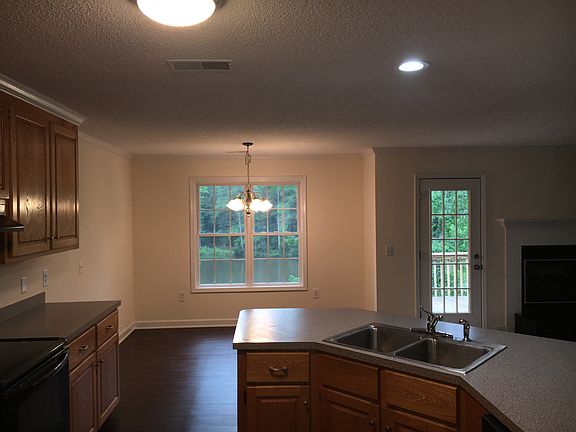 Kitchen/Breakfast Area