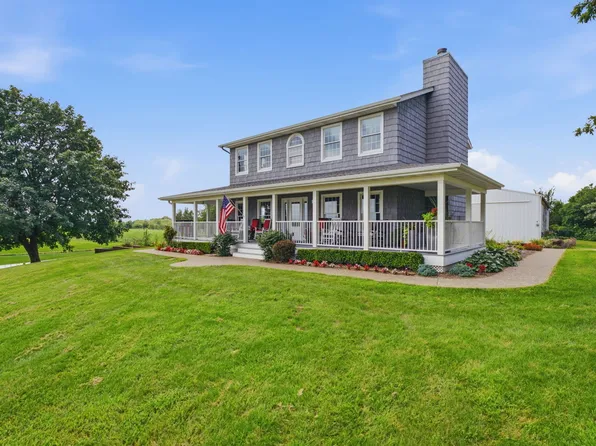 1531 Western Ave, Blue Grass, IA 52726