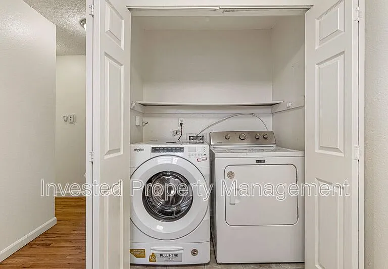588 S Eaton St — Photo 8