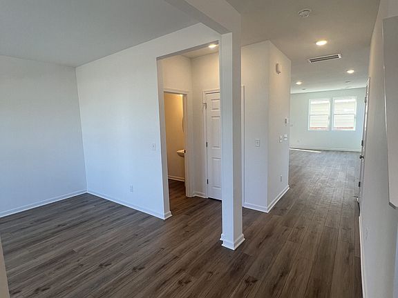 3rd image of 2900 Suzanne Landon Dr #E5