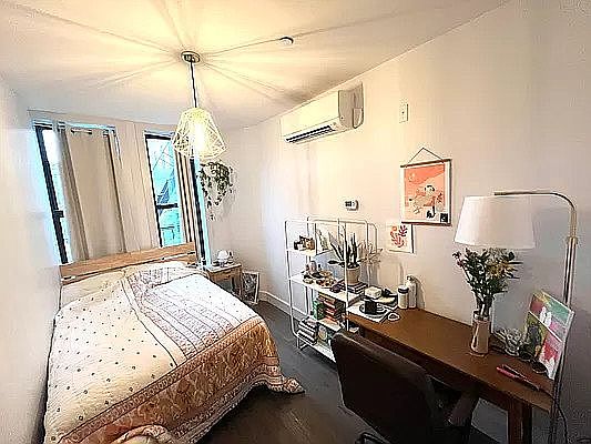 4th image of 144 N 11th St APT 3A