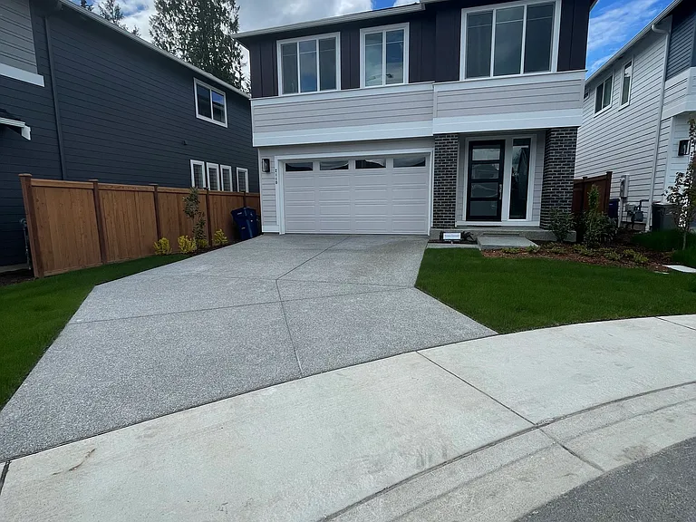 2110 102nd Ct SE — Photo 1