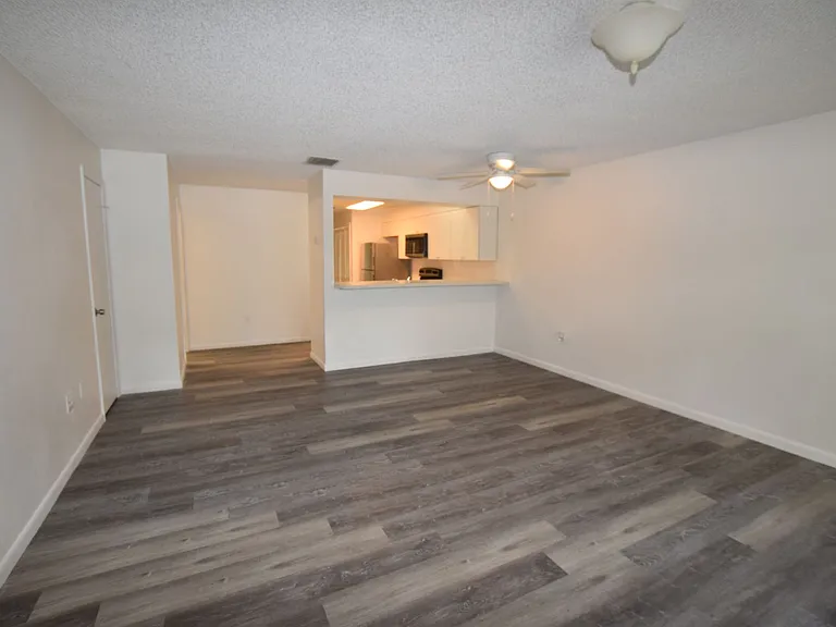908 Sumter St — Photo 4