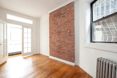 Rented by R New York