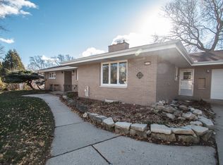 2117 W Apple Tree Rd, Glendale, WI 53209