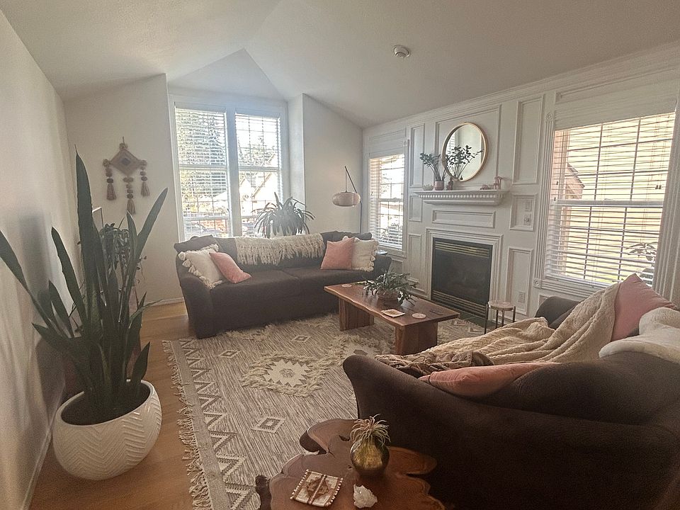 1st image of 16803 SE Kingsridge Ct